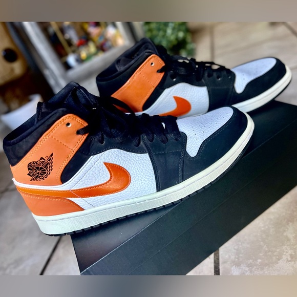 BLK/ORANGE AIR 1 JORDANS MID SZ 10.5 - Picture 3 of 6